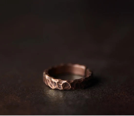 Horakhti Anello Rame Bocciardato